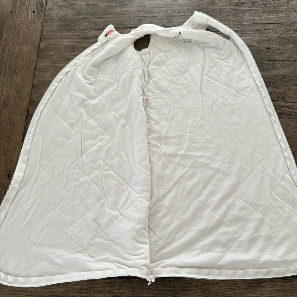 Kyte Baby Size XS 1.0 Tog White‎ Strawberry Print Quilted Sleepsack 7-13 lbs